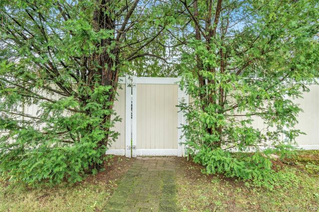 416 Old Country Road, Deer Park, NY 11729