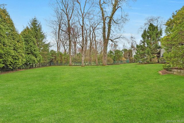 22 Leatherstocking Lane, Scarsdale, NY 10583