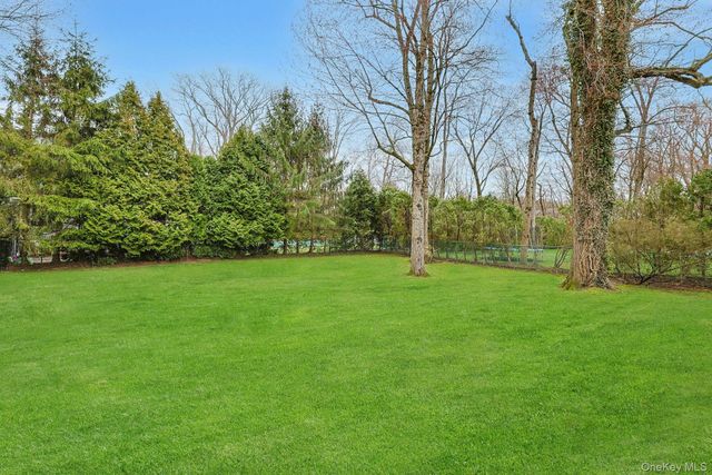 22 Leatherstocking Lane, Scarsdale, NY 10583