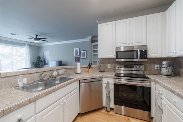 2400 Mccue Road 308, Houston, TX 77056