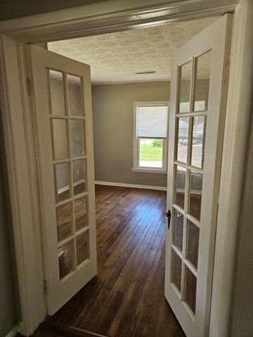 2158 North Boonville Avenue, Springfield, MO 65803