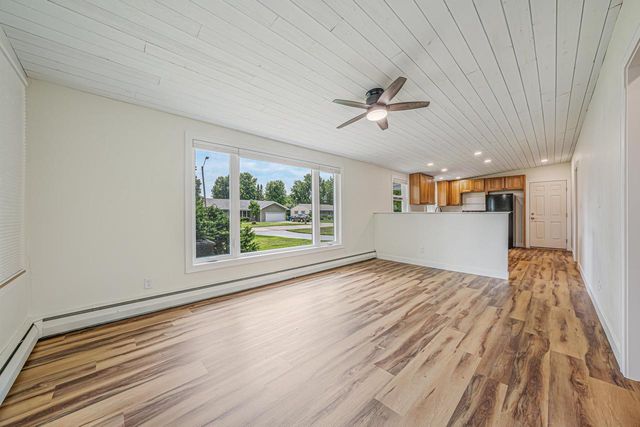 52 MYRNA JANE DRIVE, Oshkosh, WI 54902