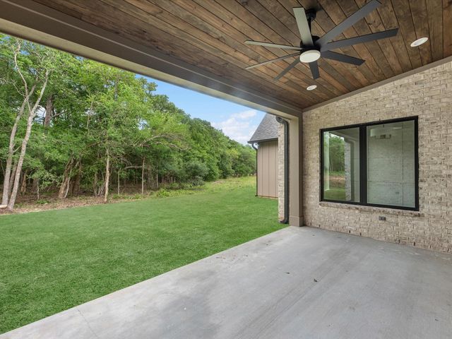 10039 Lakeside Oaks Dr, Plantersville, TX 77363