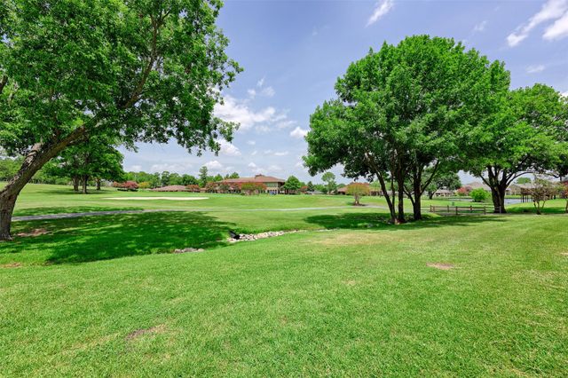 145 Dawns Edge Drive, Conroe, TX 77356