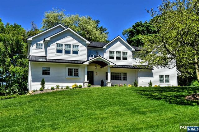 17 Grandview Avenue, Upper Saddle River, NJ 07458
