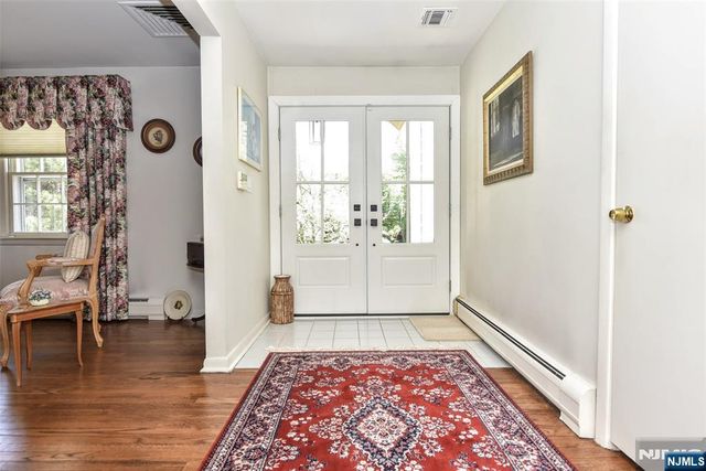 17 Grandview Avenue, Upper Saddle River, NJ 07458