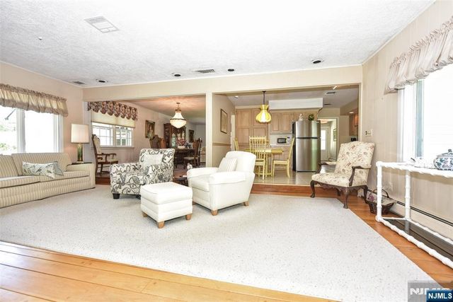 17 Grandview Avenue, Upper Saddle River, NJ 07458