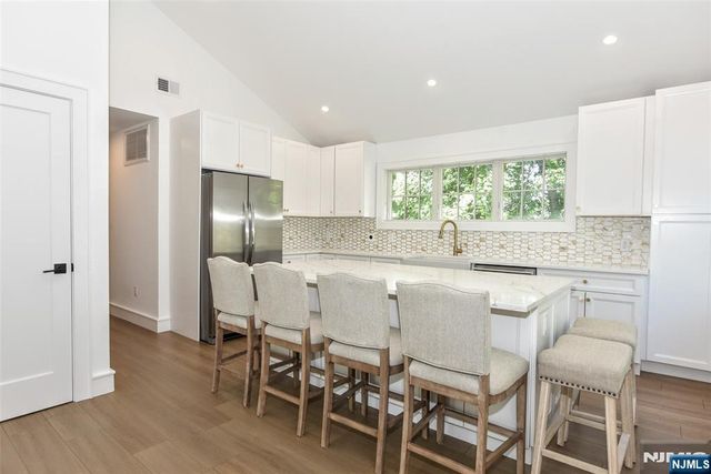 17 Grandview Avenue, Upper Saddle River, NJ 07458