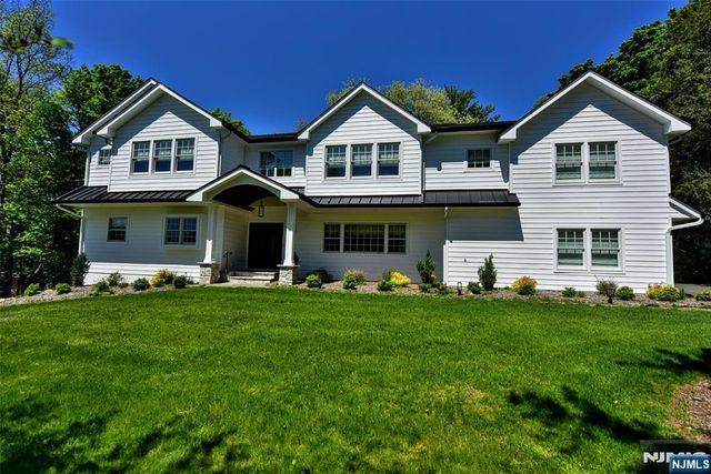 17 Grandview Avenue, Upper Saddle River, NJ 07458