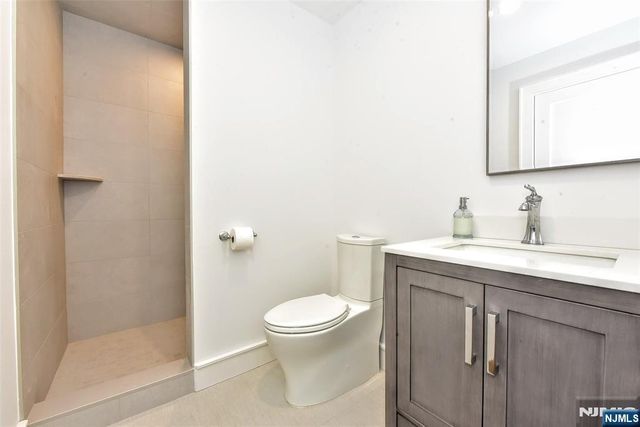 17 Grandview Avenue, Upper Saddle River, NJ 07458