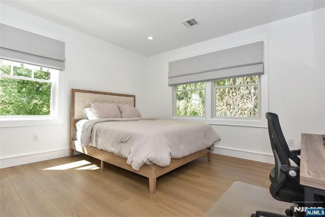 17 Grandview Avenue, Upper Saddle River, NJ 07458
