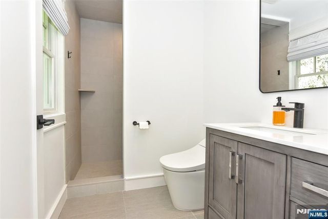 17 Grandview Avenue, Upper Saddle River, NJ 07458