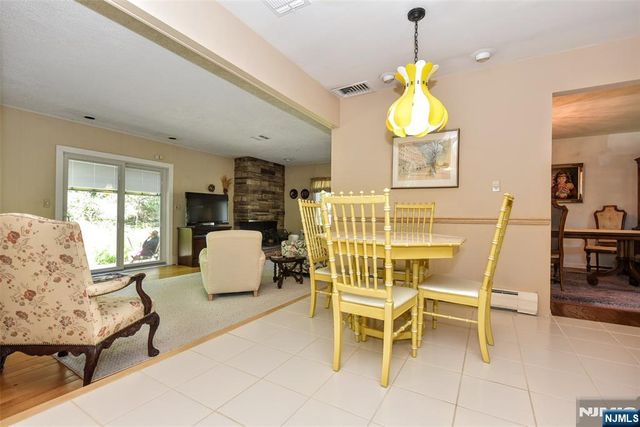 17 Grandview Avenue, Upper Saddle River, NJ 07458