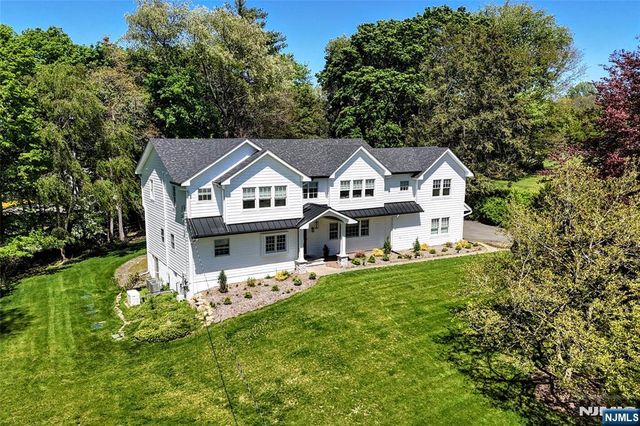 17 Grandview Avenue, Upper Saddle River, NJ 07458