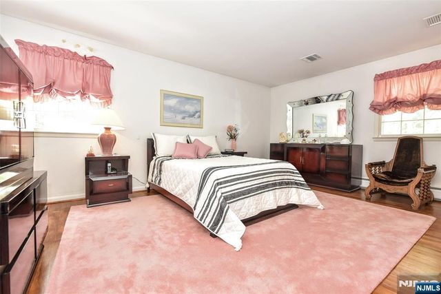 17 Grandview Avenue, Upper Saddle River, NJ 07458