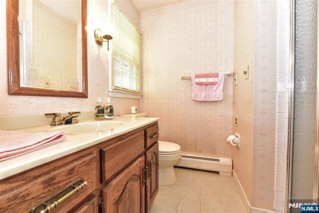 17 Grandview Avenue, Upper Saddle River, NJ 07458