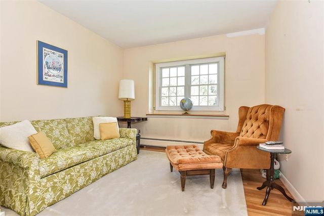 17 Grandview Avenue, Upper Saddle River, NJ 07458