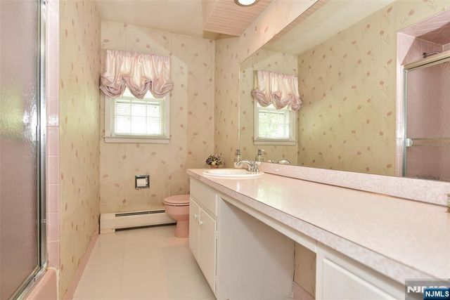 17 Grandview Avenue, Upper Saddle River, NJ 07458