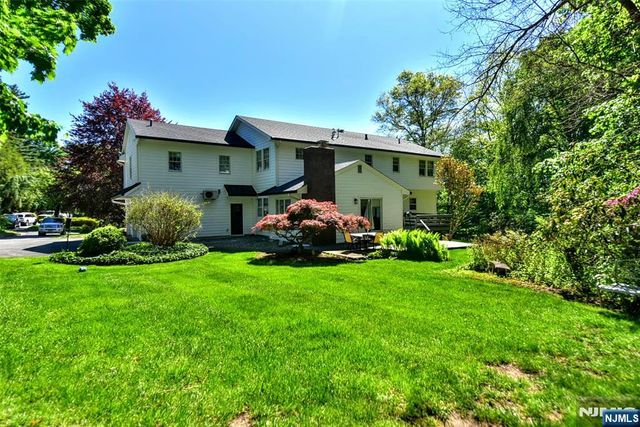17 Grandview Avenue, Upper Saddle River, NJ 07458