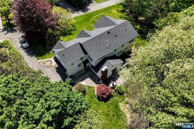 17 Grandview Avenue, Upper Saddle River, NJ 07458