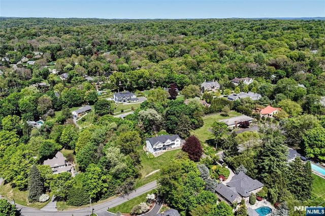 17 Grandview Avenue, Upper Saddle River, NJ 07458