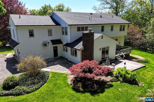 17 Grandview Avenue, Upper Saddle River, NJ 07458