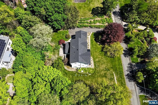 17 Grandview Avenue, Upper Saddle River, NJ 07458
