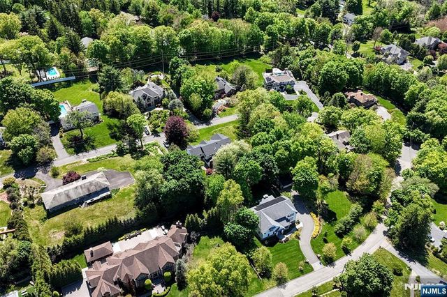 17 Grandview Avenue, Upper Saddle River, NJ 07458