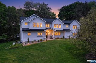 17 Grandview Avenue, Upper Saddle River, NJ 07458