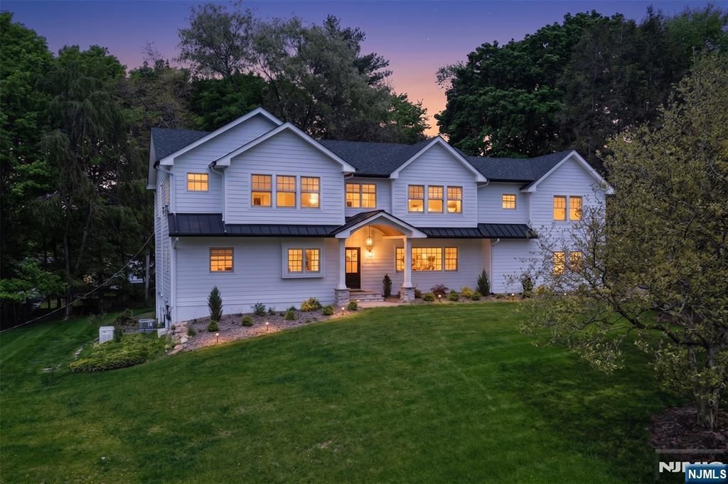 17 Grandview Avenue, Upper Saddle River, NJ 07458