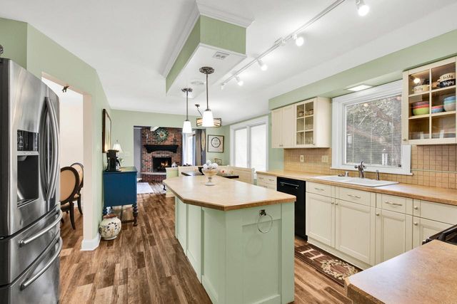 1103 W Montclaire AVENUE, Milwaukee, WI 53217