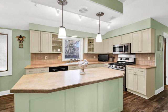 1103 W Montclaire AVENUE, Milwaukee, WI 53217