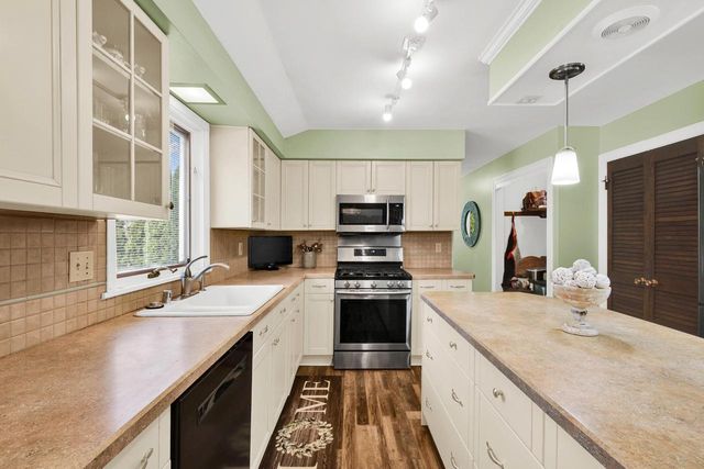 1103 W Montclaire AVENUE, Milwaukee, WI 53217