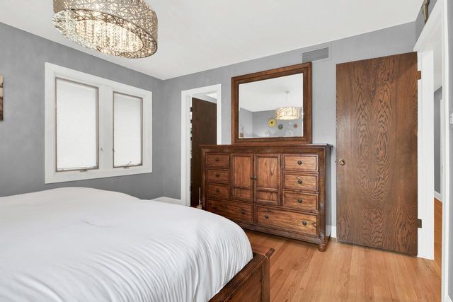 1103 W Montclaire AVENUE, Milwaukee, WI 53217