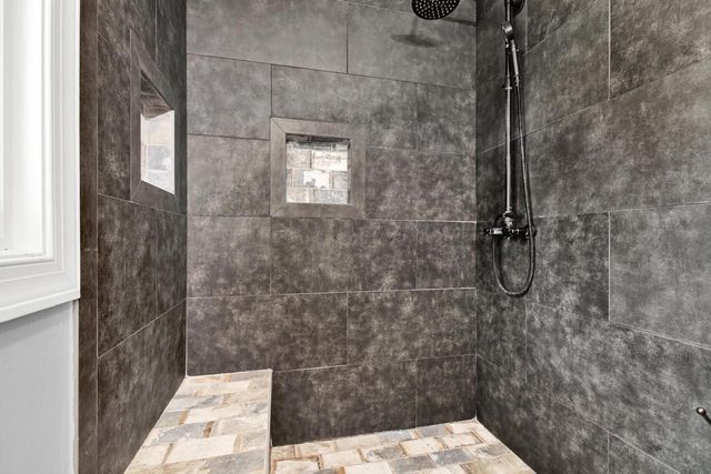 1103 W Montclaire AVENUE, Milwaukee, WI 53217