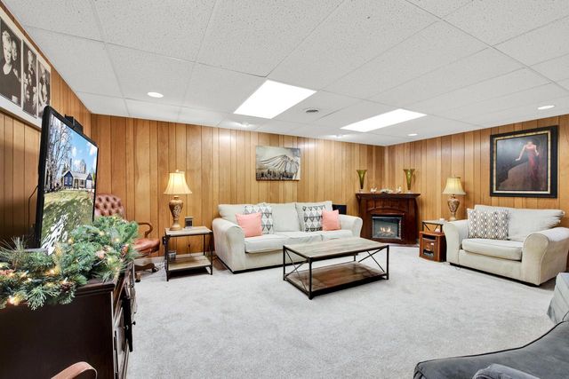 1103 W Montclaire AVENUE, Milwaukee, WI 53217