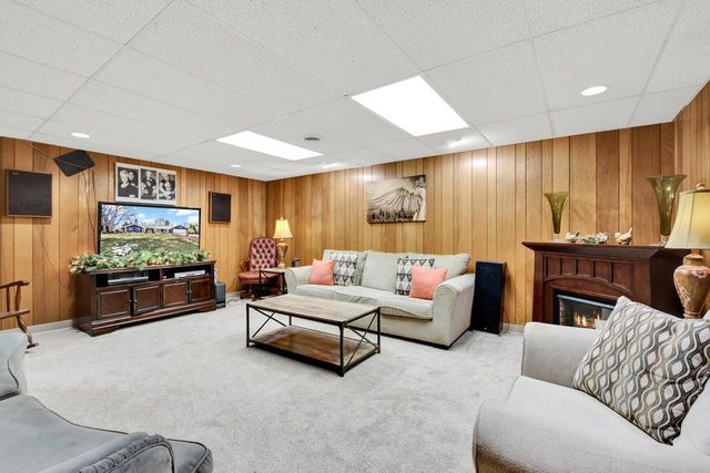 1103 W Montclaire AVENUE, Milwaukee, WI 53217