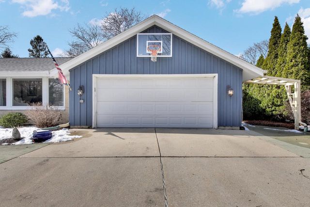 1103 W Montclaire AVENUE, Milwaukee, WI 53217