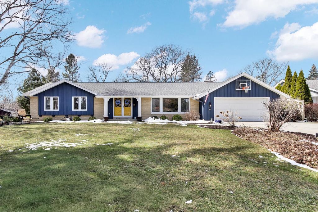 1103 W Montclaire AVENUE, Milwaukee, WI 53217