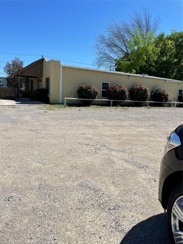 1100 Magnolia Street C, Brownwood, TX 76801