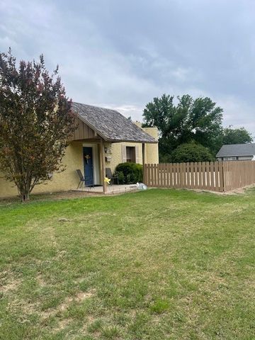 1100 Magnolia Street C, Brownwood, TX 76801