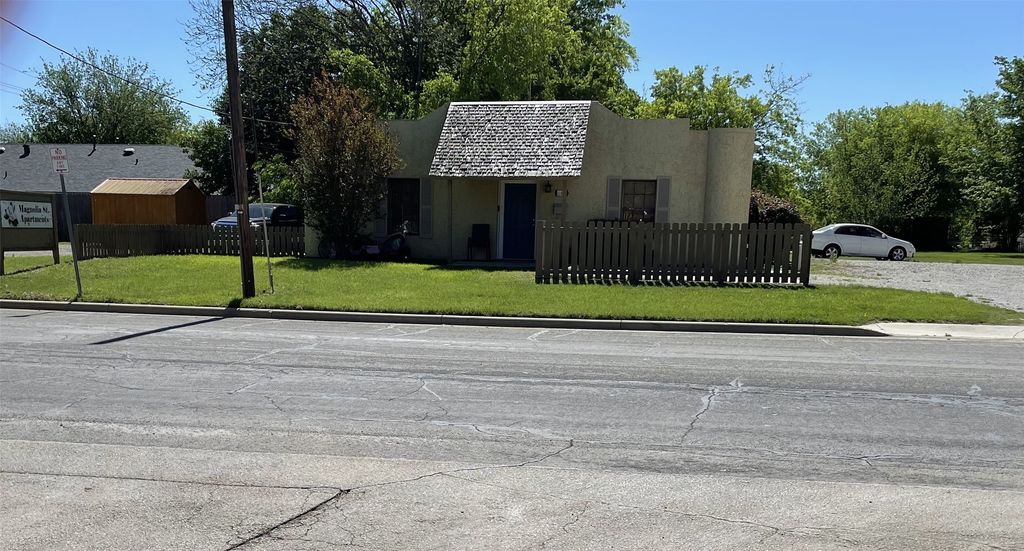 1100 Magnolia Street C, Brownwood, TX 76801