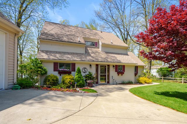11003 South Drive, Plainwell, MI 49080