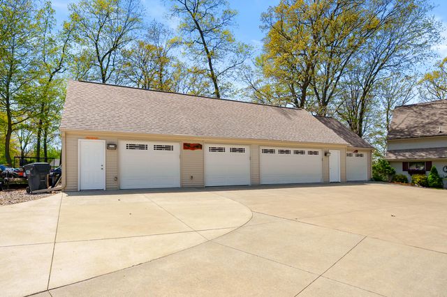 11003 South Drive, Plainwell, MI 49080