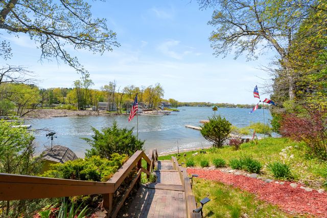 11003 South Drive, Plainwell, MI 49080