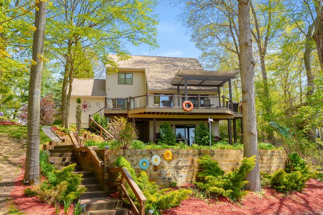11003 South Drive, Plainwell, MI 49080