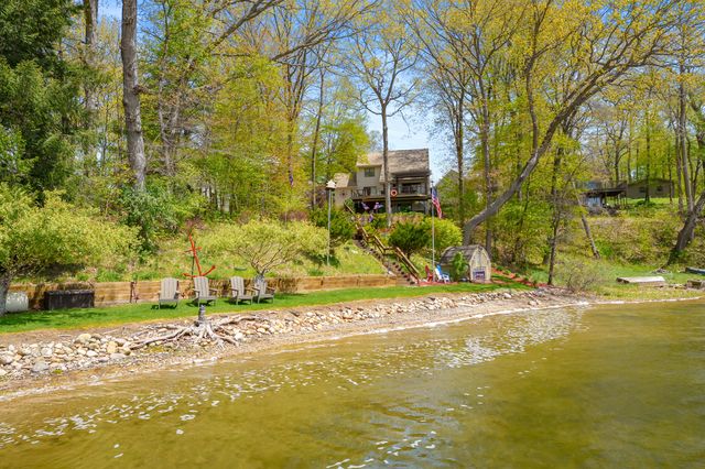 11003 South Drive, Plainwell, MI 49080