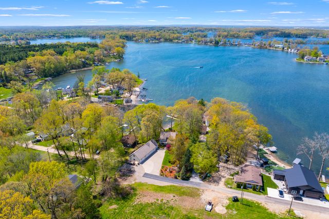 11003 South Drive, Plainwell, MI 49080