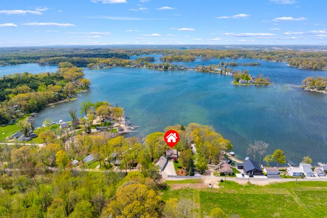 11003 South Drive, Plainwell, MI 49080