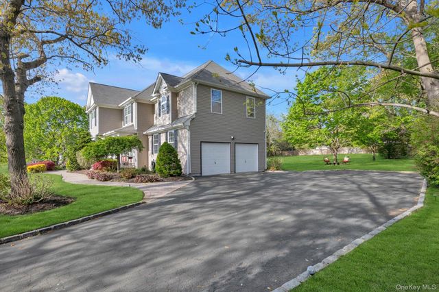 9 Paddock Lane, Medford, NY 11763